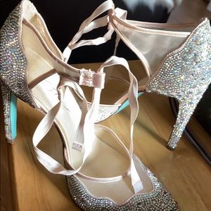 Betsy Johnson Iris Pumps